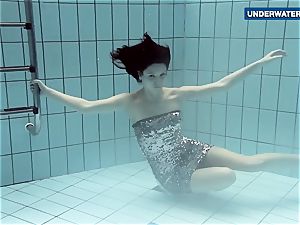 showing bright hooters underwater makes everyone kinky